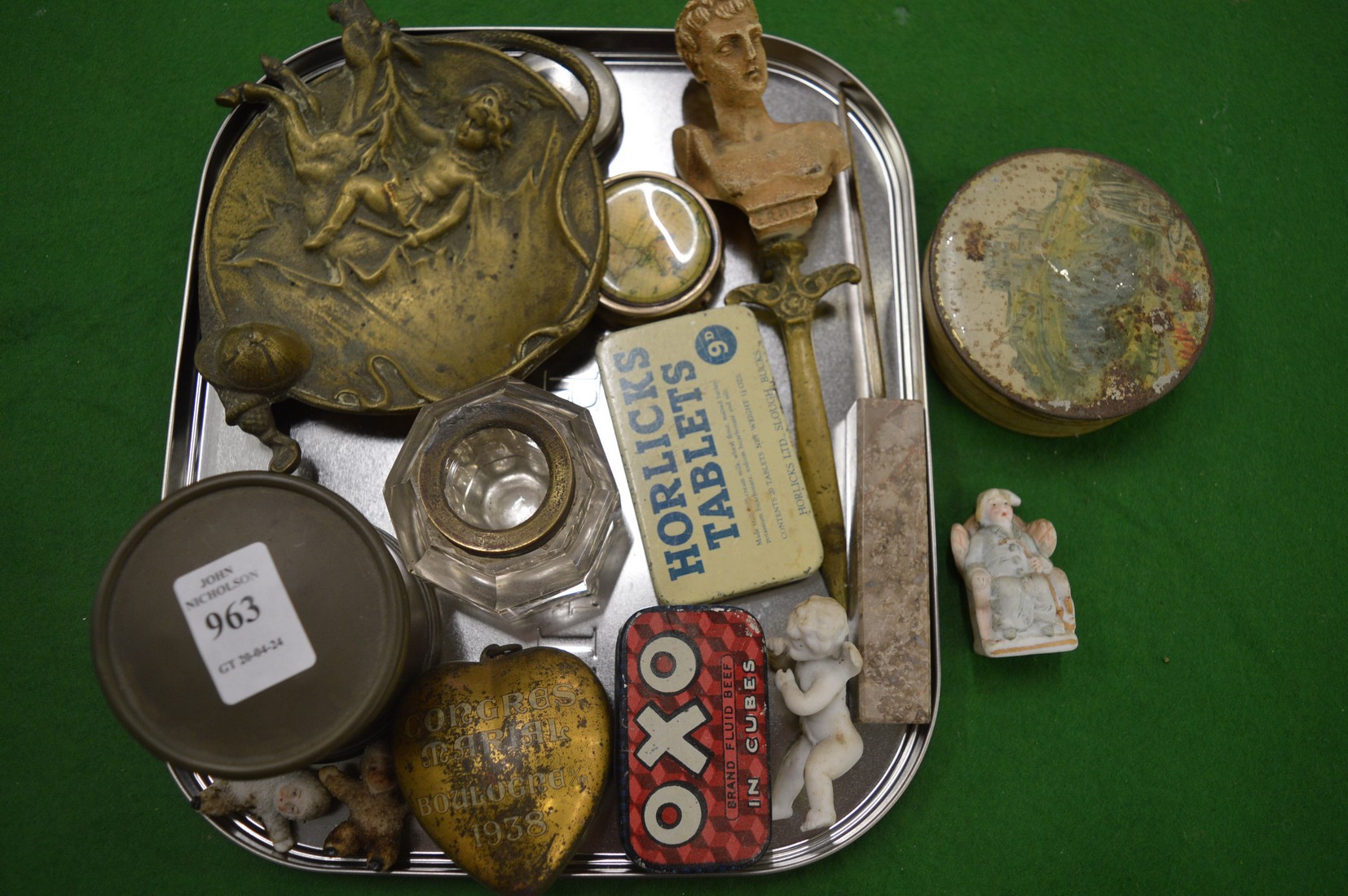 Miscellaneous collectables.