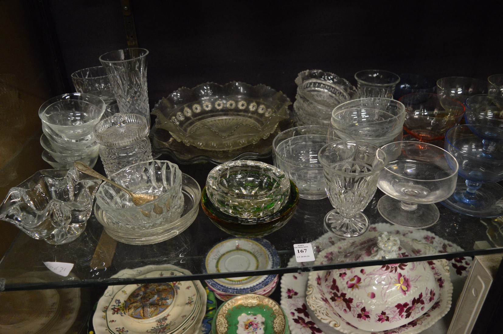 Decorative and household glassware. - Bild 2 aus 4