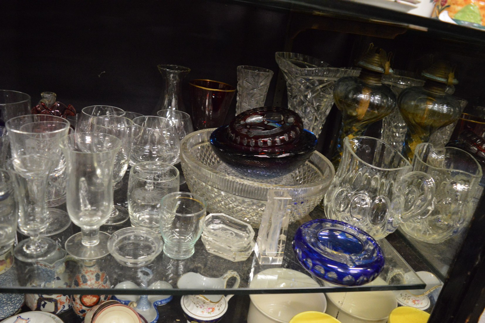 Decorative and household glassware. - Bild 4 aus 4