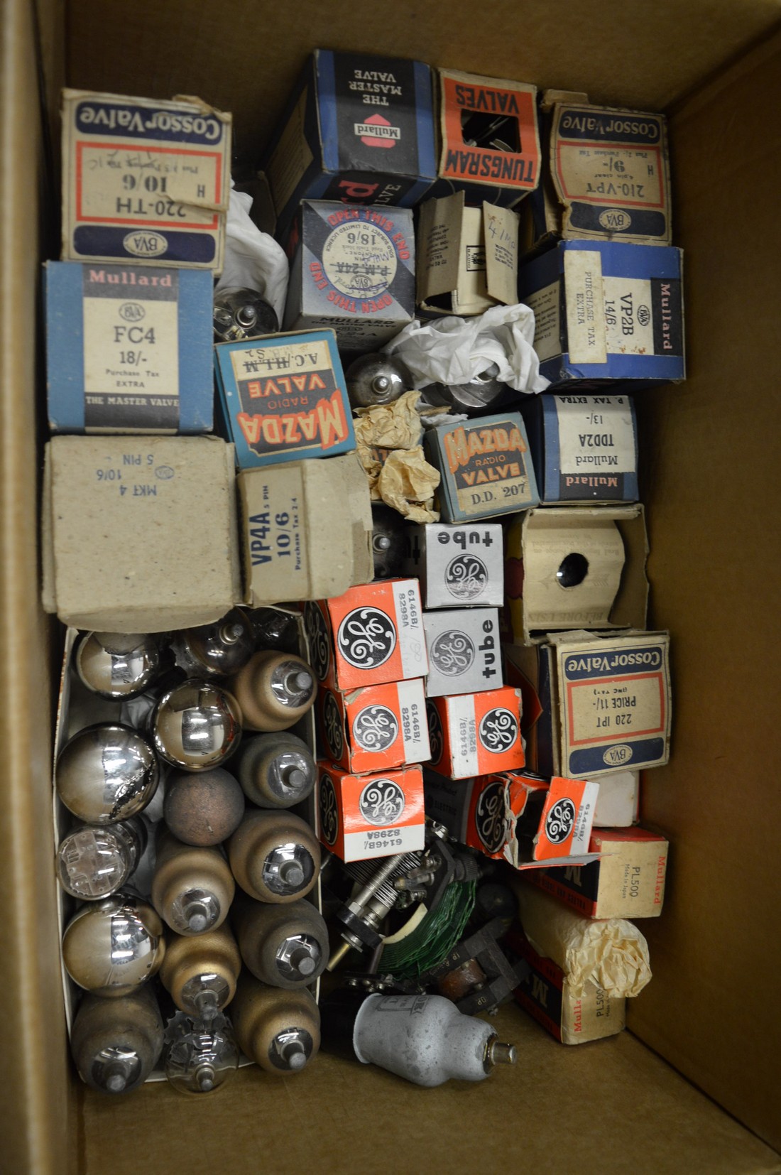 A large quantity of old TV and radio valves. - Image 3 of 3
