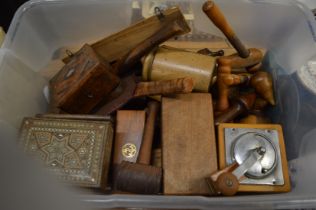 Various wooden collectables.