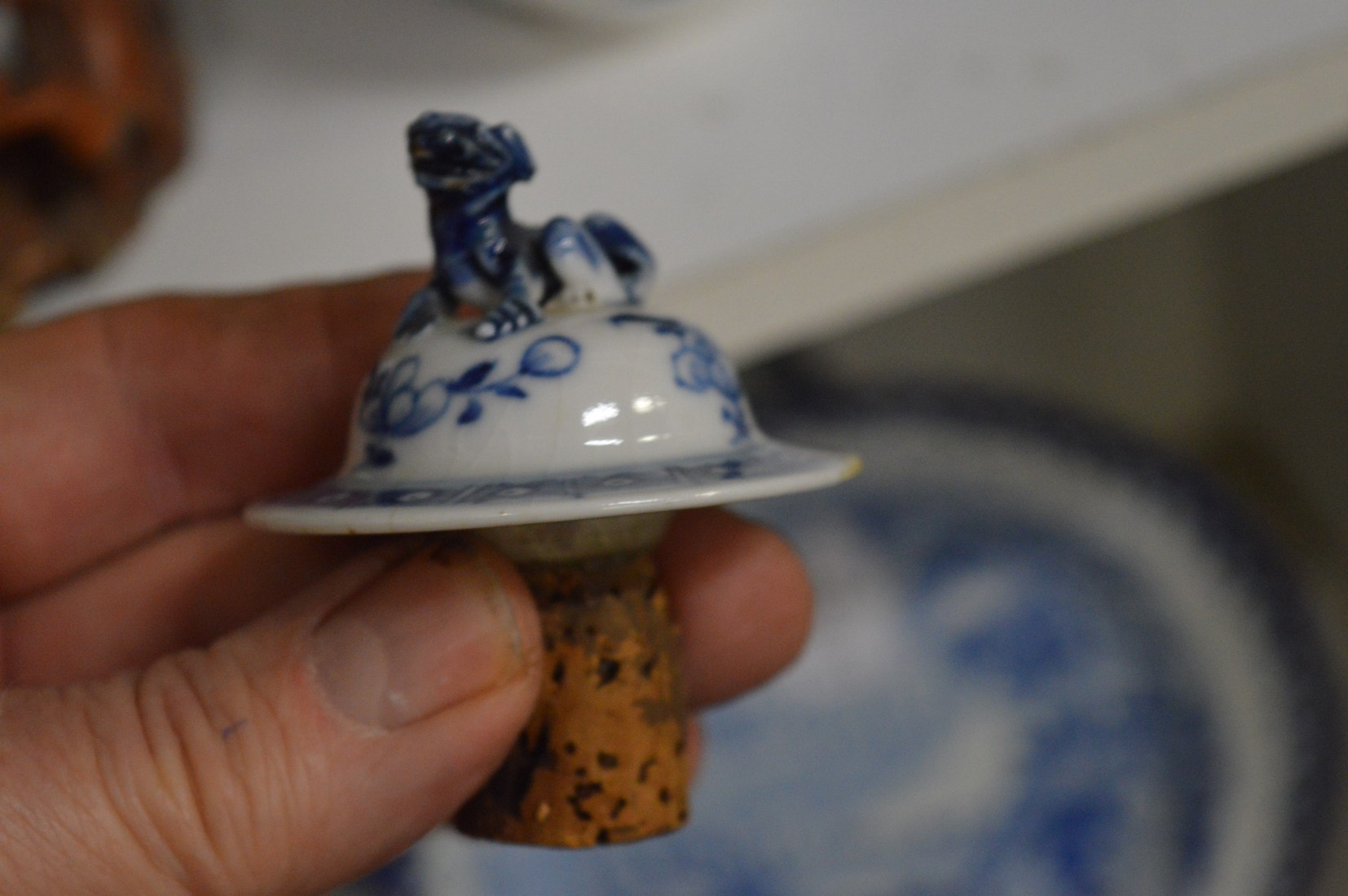 A Chinese blue and white baluster shaped vase and two tea bowls. - Image 2 of 6