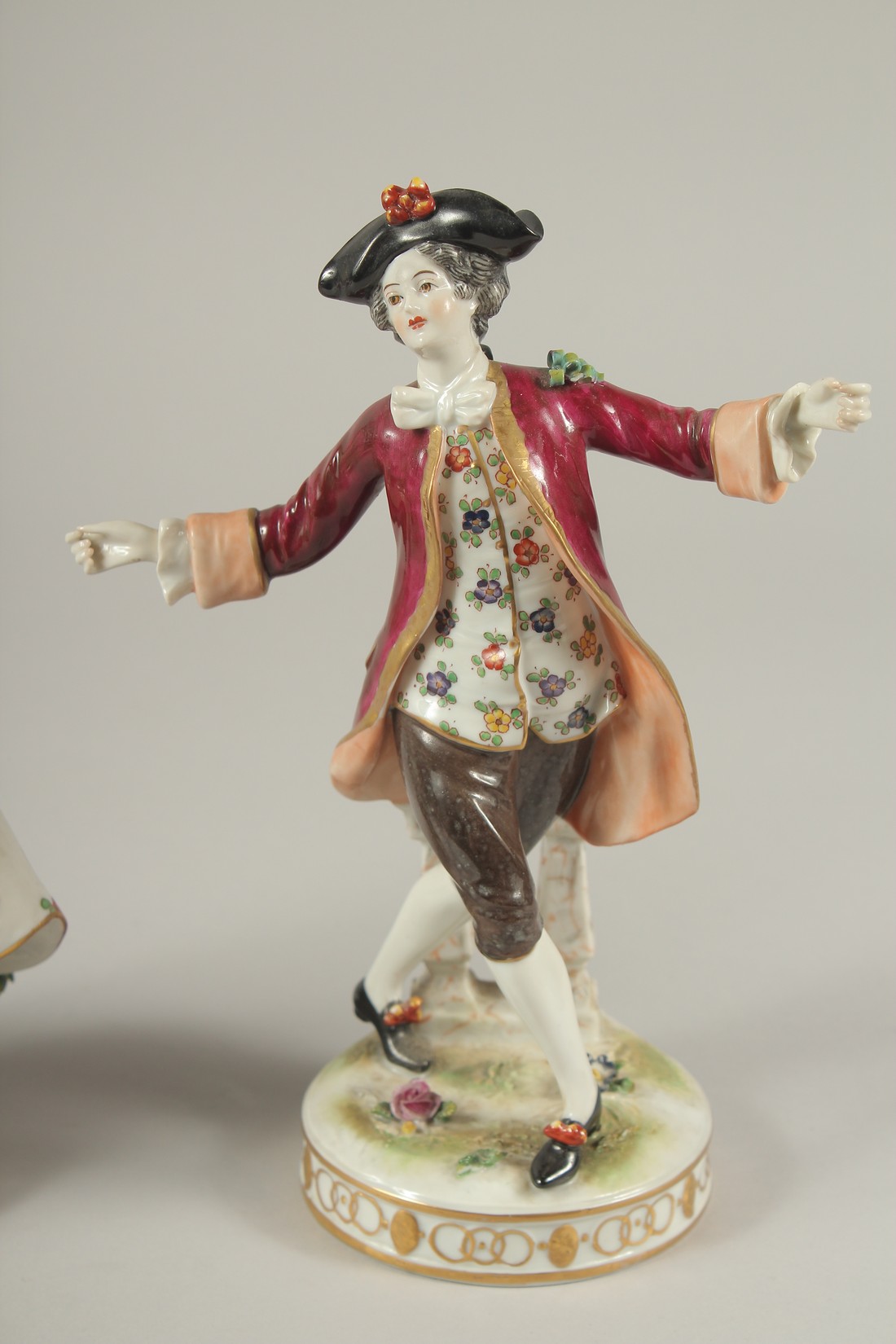 A GOOD PAIR OF PORCELAIN FIGURES OF A GALLANT AND LADY DANCING, on circular bases. 9ins high. - Image 3 of 7