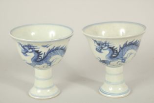 A PAIR OF CHINESE BLUE AND WHITE DRAGON STEM CUPS.