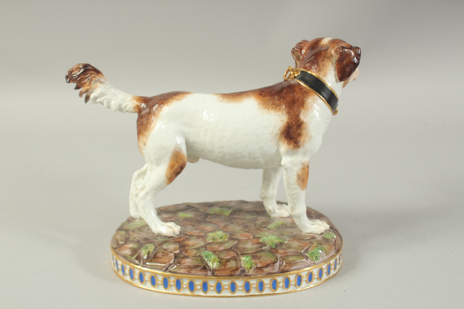 A MEISSEN MODEL OF A HUNTING DOG first modelled by Gottlob Luck. Circa. 1840. 20cm high. Cross sword - Image 4 of 7
