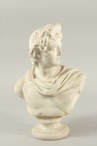 GRAND TOUR. A CLASSICAL MARBLE BUST OF A YOUNG MAN on a circular marble base. 13cms high.