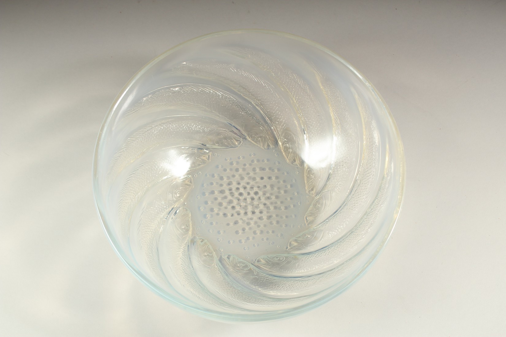 A LALIQUE CIRCULAR BOWL with spiral of fishes. 9.5cms diameter. Etched: R. Lalique, France. - Image 2 of 4