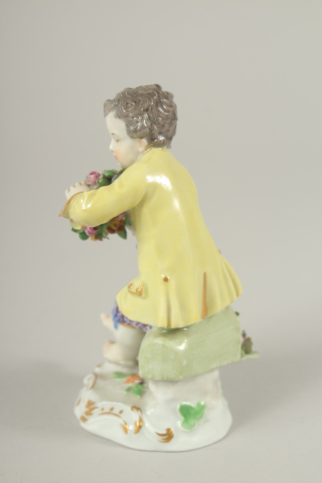 A MEISSEN PORCELAIN FIGURE OF A BOY in a yellow coat and carrying a garland of flowers. 4.5ins high. - Image 3 of 4