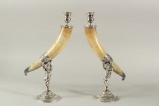 A GOOD PAIR OF MOUNTED HORN AND PLATE CANDLESTICKS, the horn with plated band and finial, and
