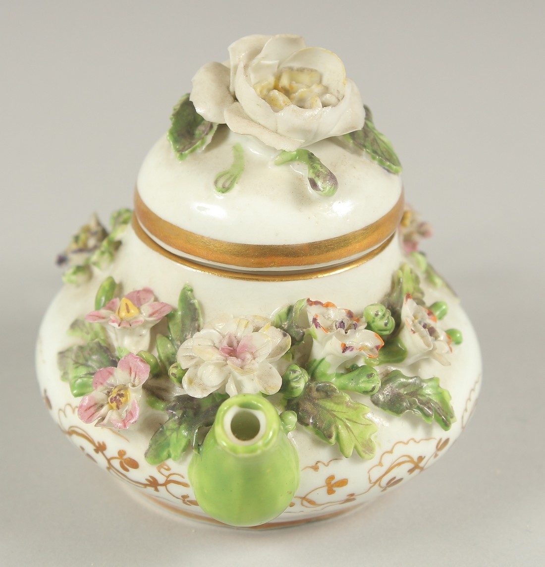 A GOOD SMALL ROCKINGHAM TEAPOT encrusted with flowers. Rockingham mark in puce. 3.5ins diameter. - Image 4 of 6