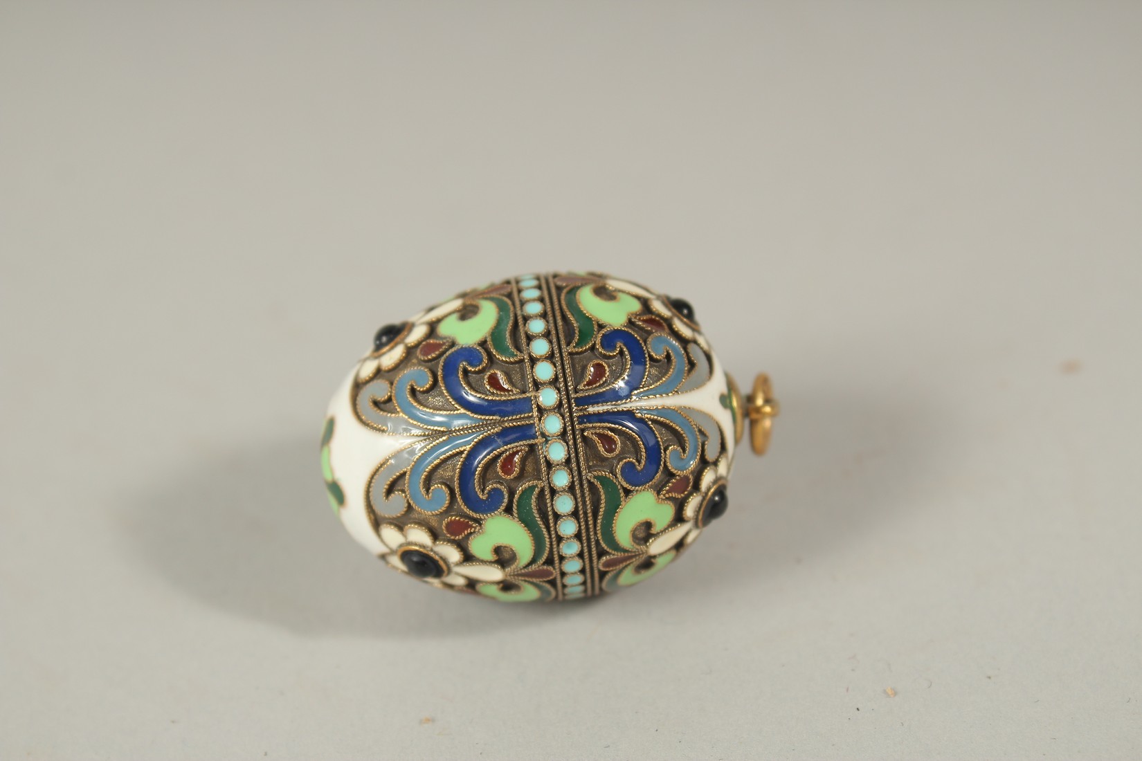 A LARGE RUSSIAN SILVER AND ENAMEL EGG PENDANT. 2.5cms. - Image 2 of 3
