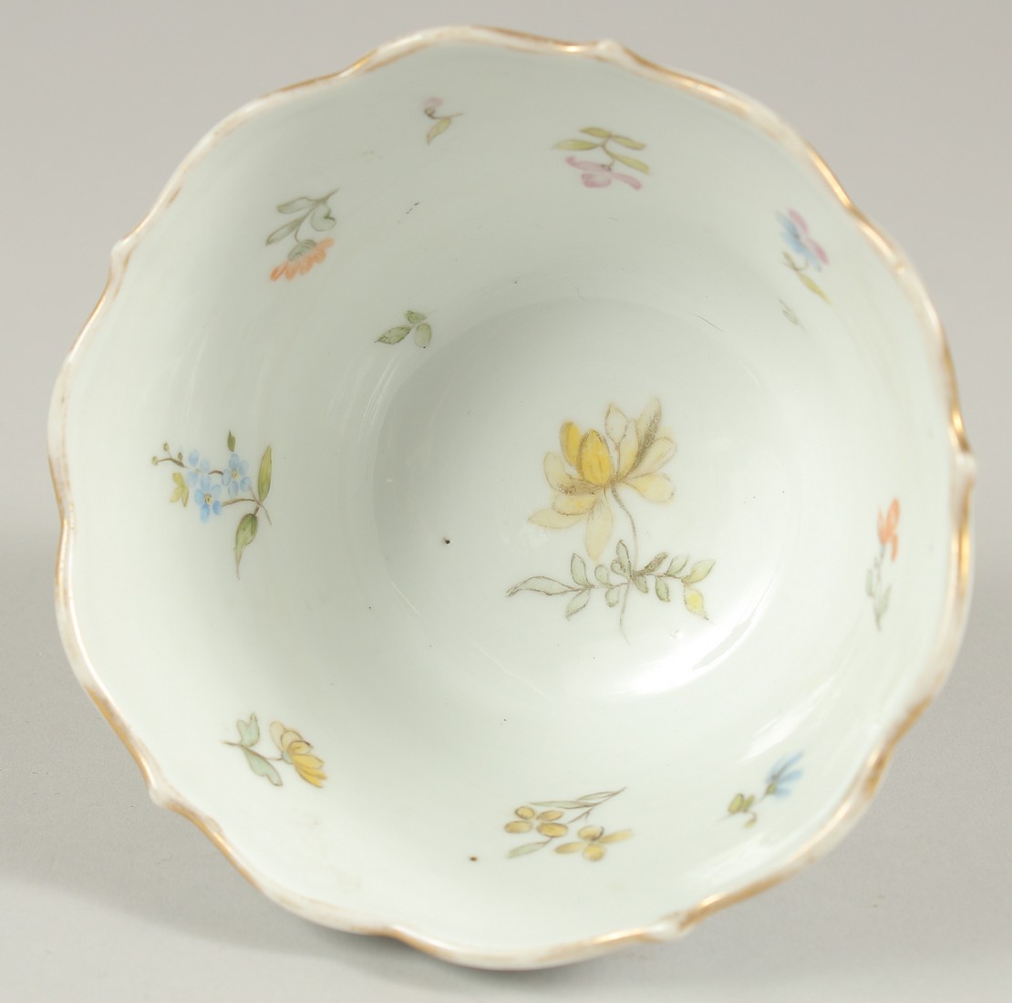 A MEISSEN PORCELAIN CIRCULAR BOWL, white ground and painted with flowers. 4.5ins diameter. Cross - Image 4 of 5