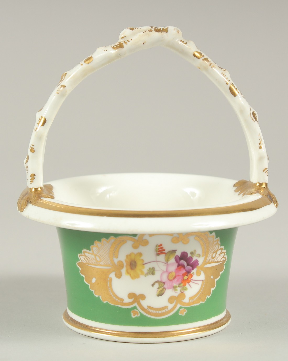 A GOOD SMALL ROCKINGHAM CIRCULAR BASKET and handle, green ground and painted with flowers. - Image 3 of 5