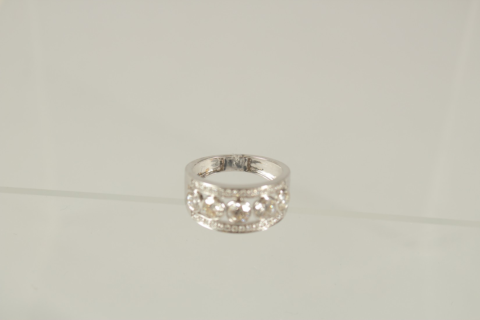 AN 18CT WHITE GOLD FIVE STONE DIAMOND RING with diamond band. - Image 3 of 3