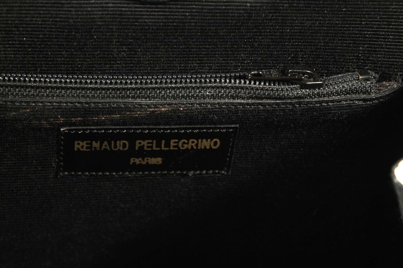 A RENAUD PELLEGRINO, PARIS, WHITE HESSIAN BAG with a cameo. 23cms long x 19cms deep. - Image 4 of 4