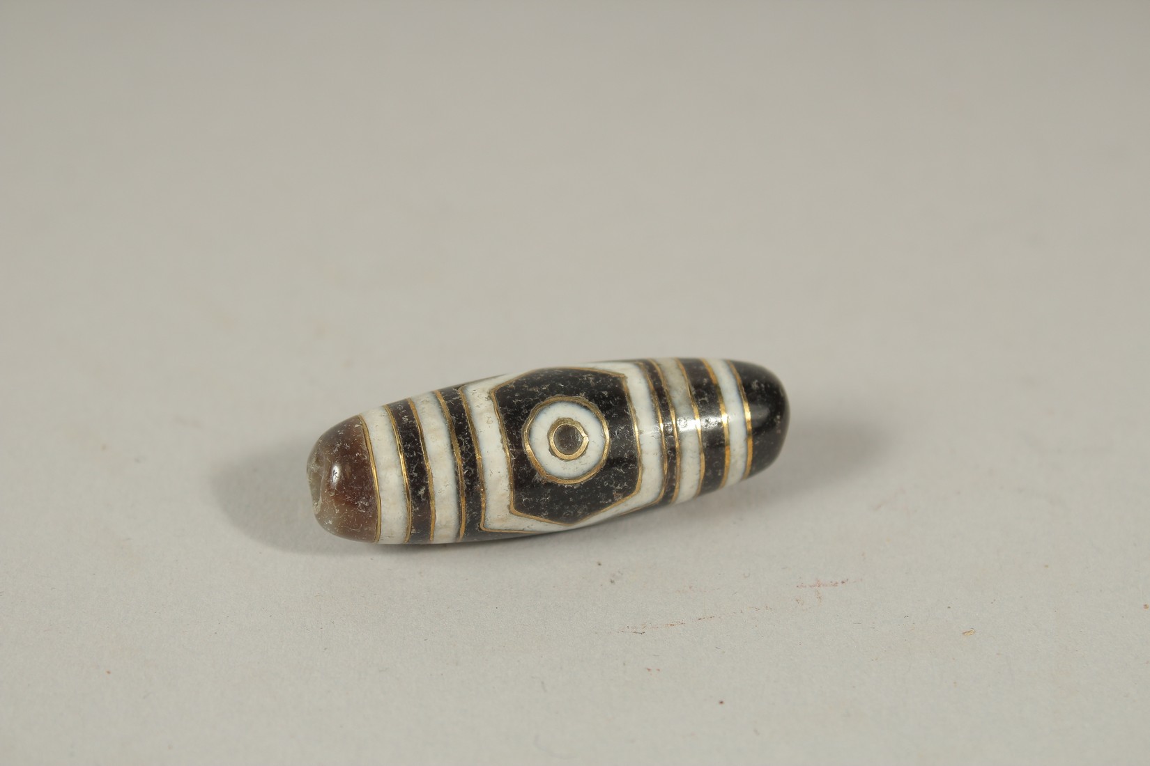 A GOLD INLAID AGATE DZI BEAD.