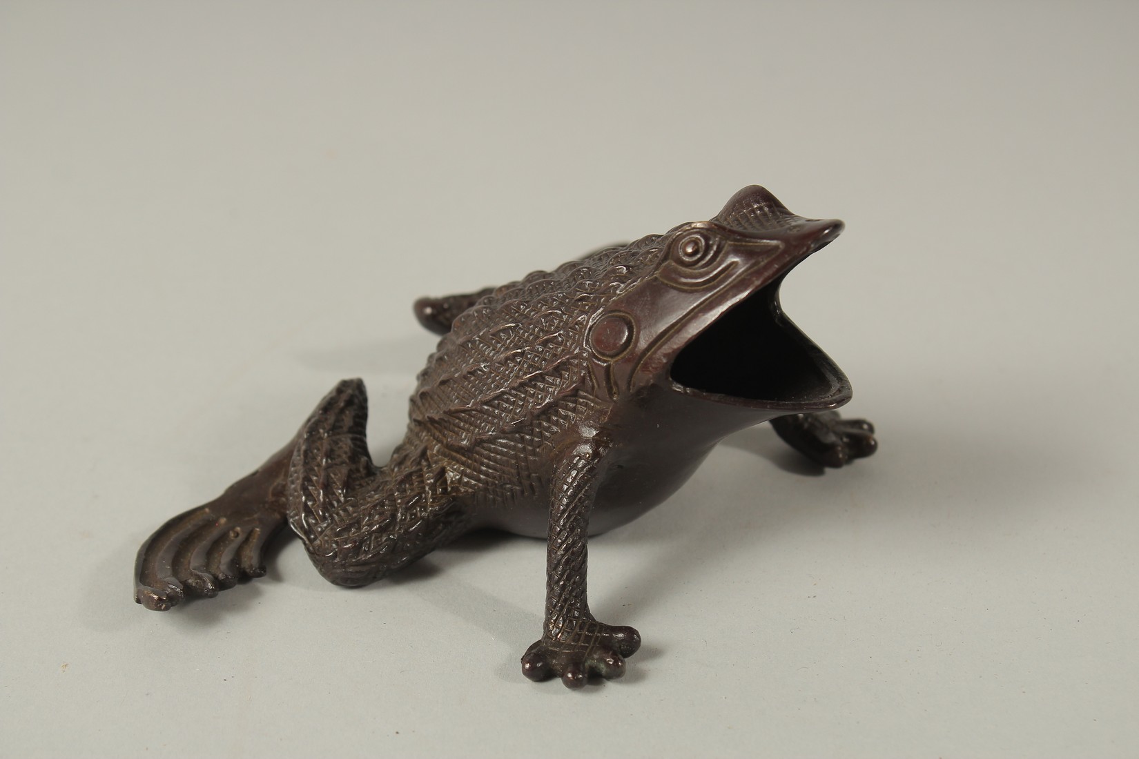 A BRONZE FROG. 16cms long. - Image 2 of 4