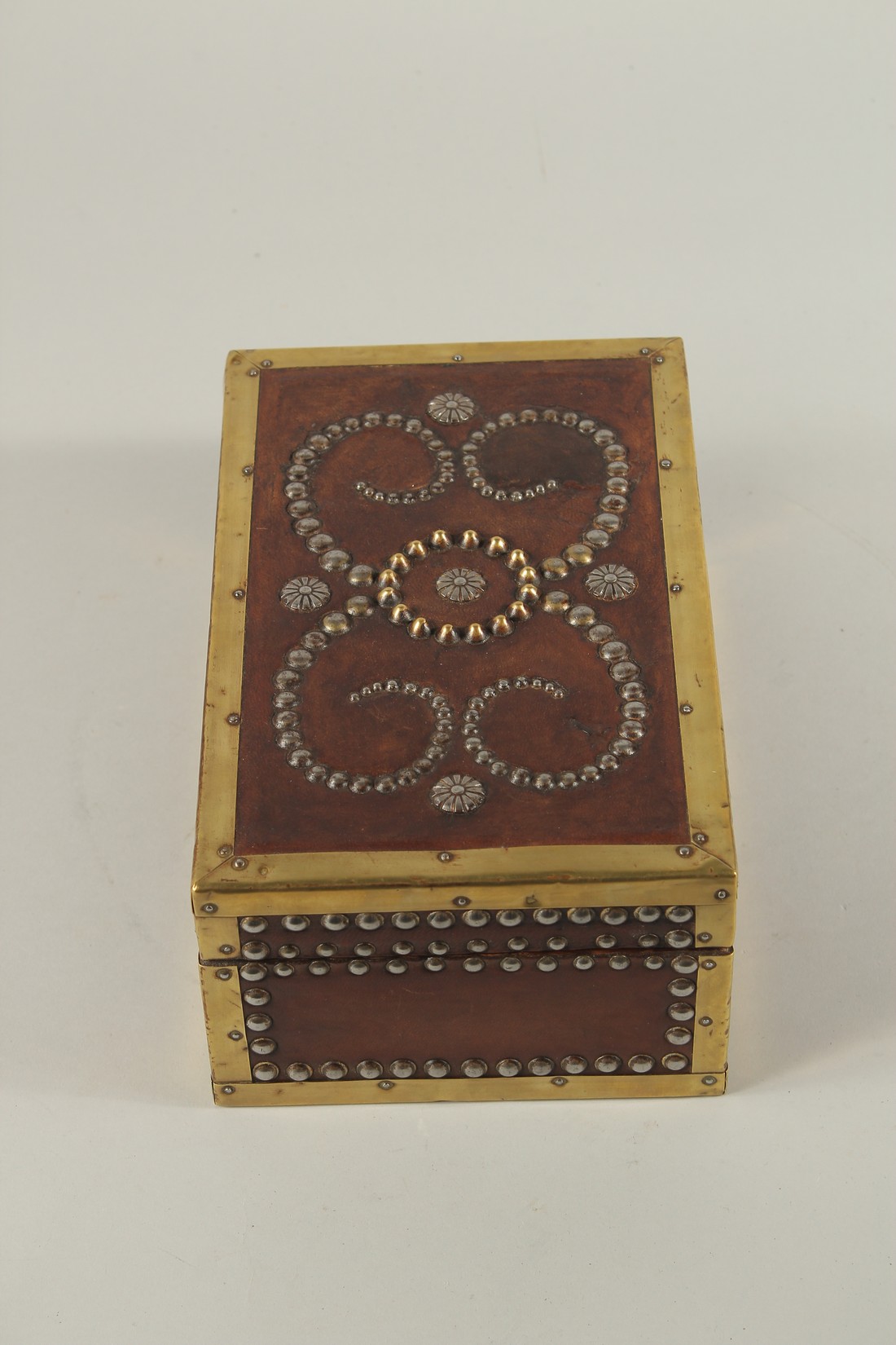 A BRASS BANDED AND STUDDED LEATHER BOX. 10ins long x 4ins high x 6ins deep. - Image 3 of 5