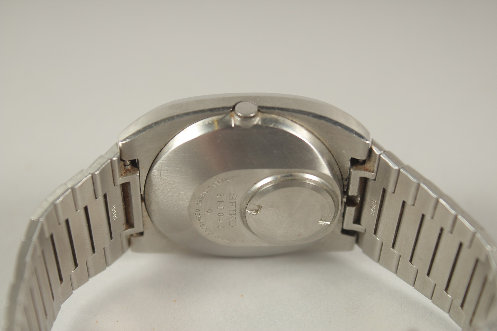 .A SEIKO QUARTZ LC WRISTWATCH. 510042, stainless steel, in a white Seiko box. - Image 4 of 9