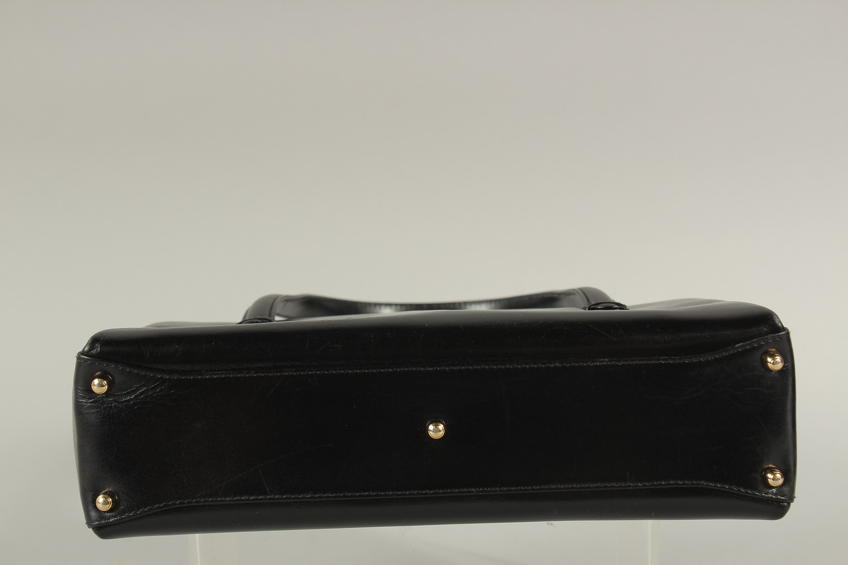 A GUCCI BLACK LEATHER BAG. 27cms long x 17cms deep. - Image 7 of 9