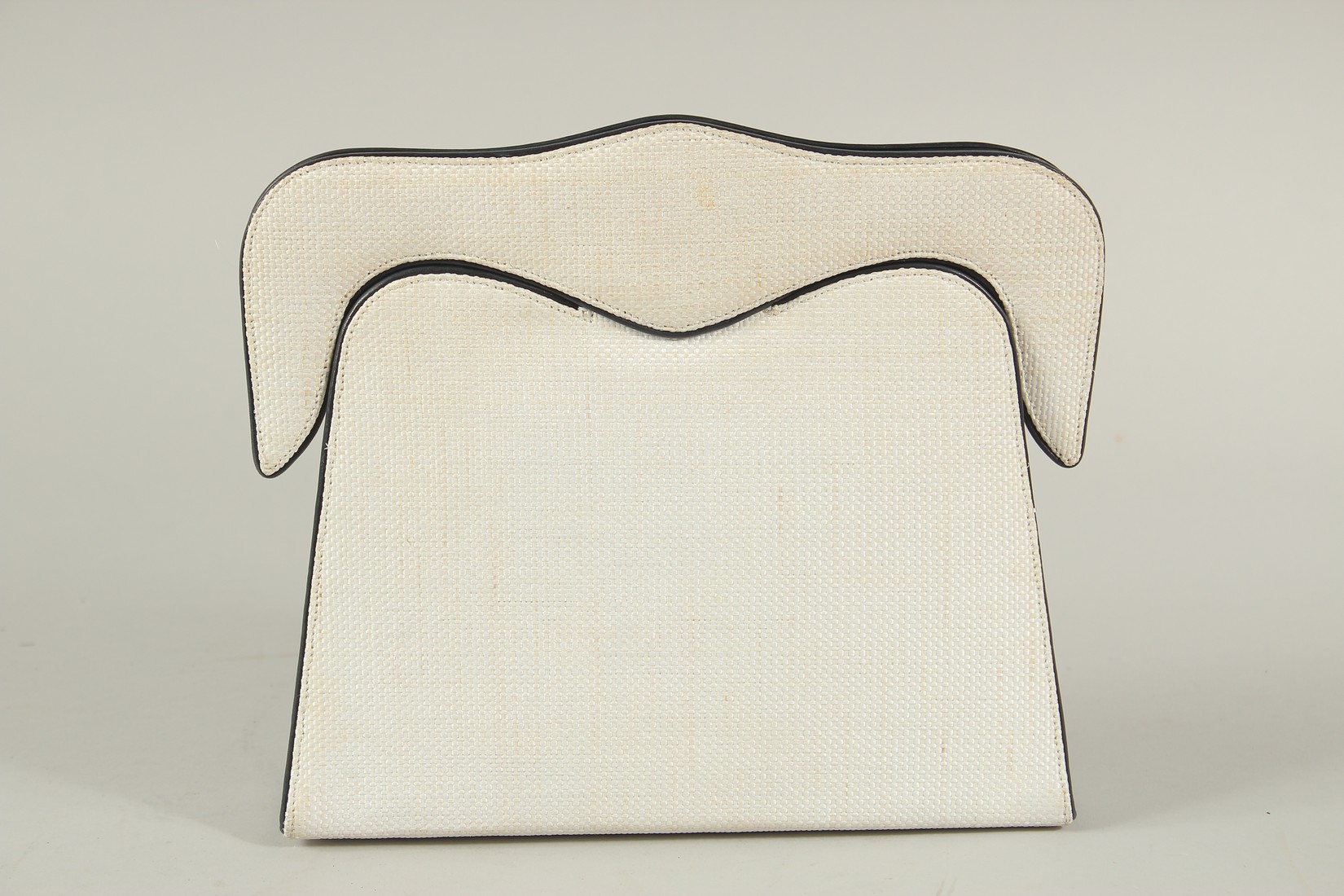 A RENAUD PELLEGRINO, PARIS, WHITE HESSIAN BAG with a cameo. 23cms long x 19cms deep. - Image 3 of 4