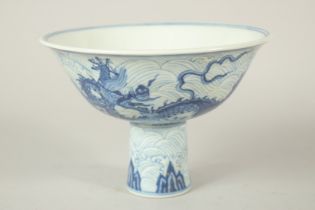 A CHINESE BLUE AND WHITE PORCELAIN DRAGON STEM CUP. 16.5cms diameter.