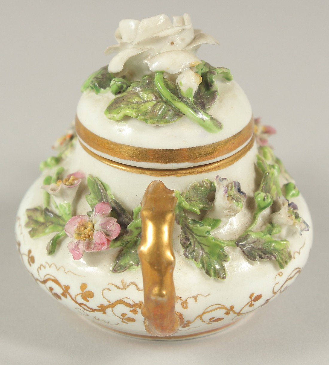 A GOOD SMALL ROCKINGHAM TEAPOT encrusted with flowers. Rockingham mark in puce. 3.5ins diameter. - Image 2 of 6