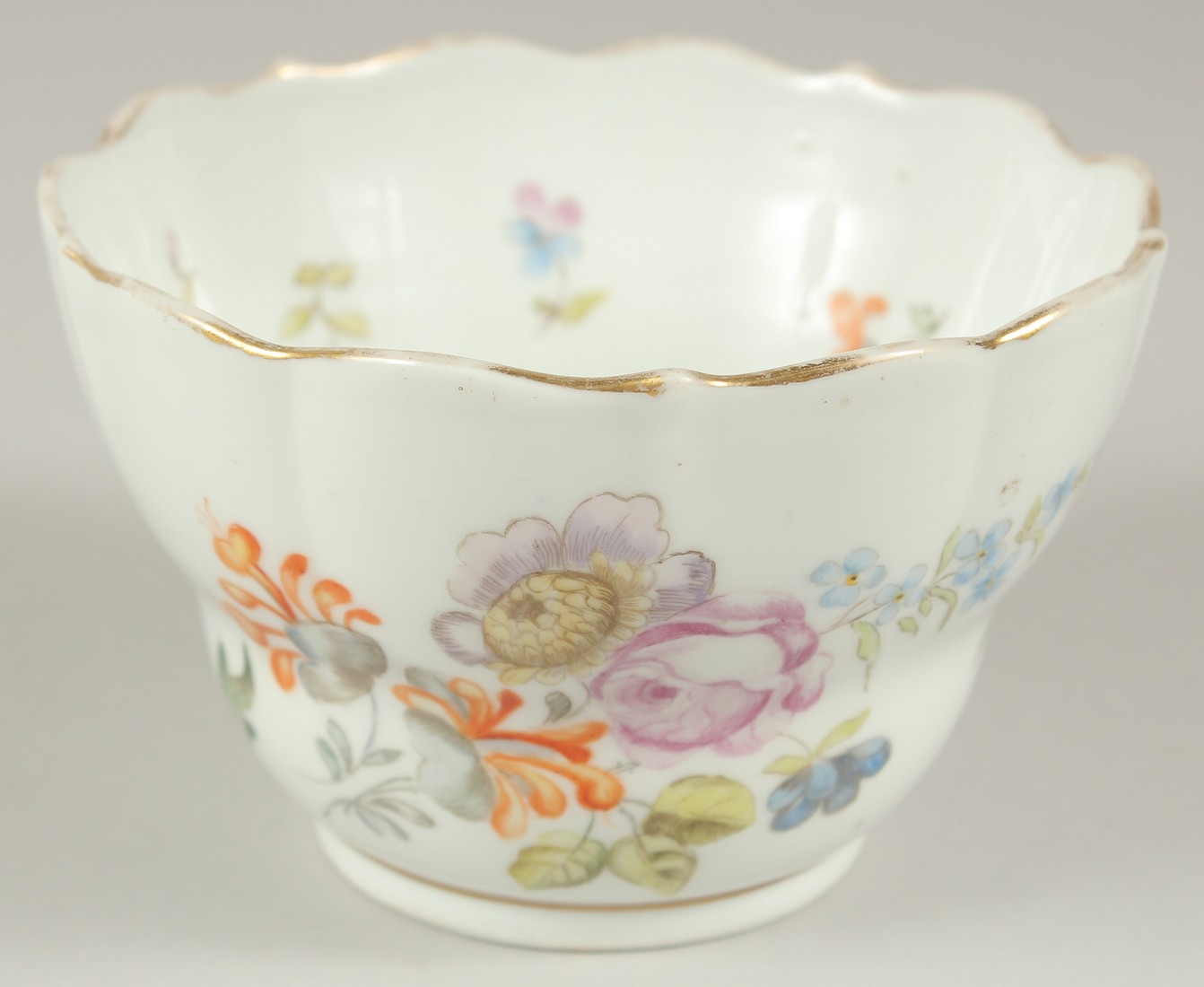 A MEISSEN PORCELAIN CIRCULAR BOWL, white ground and painted with flowers. 4.5ins diameter. Cross - Image 2 of 5