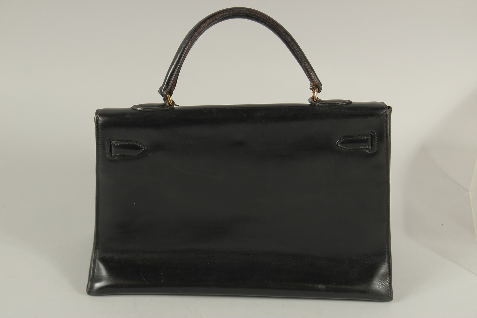 A VERY GOOD VINTAGE HERMES BLACK LEATHER BAG, 1963. 36cms long x 26cms deep x 13cms wide, with a - Image 6 of 7