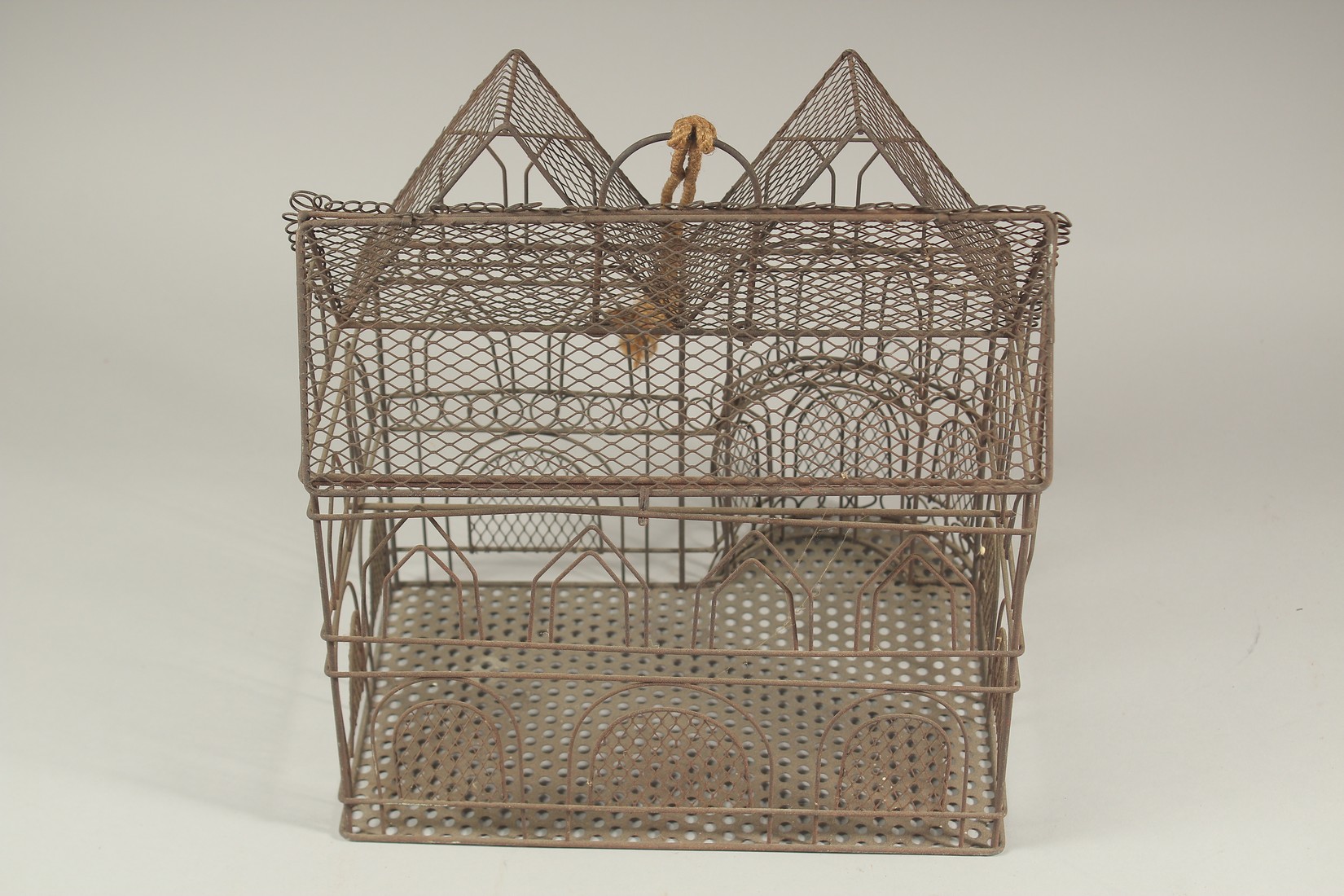 A WIRE WORK BIRD CAGE HOUSE. 12ins high x 11 ins long. - Image 3 of 4