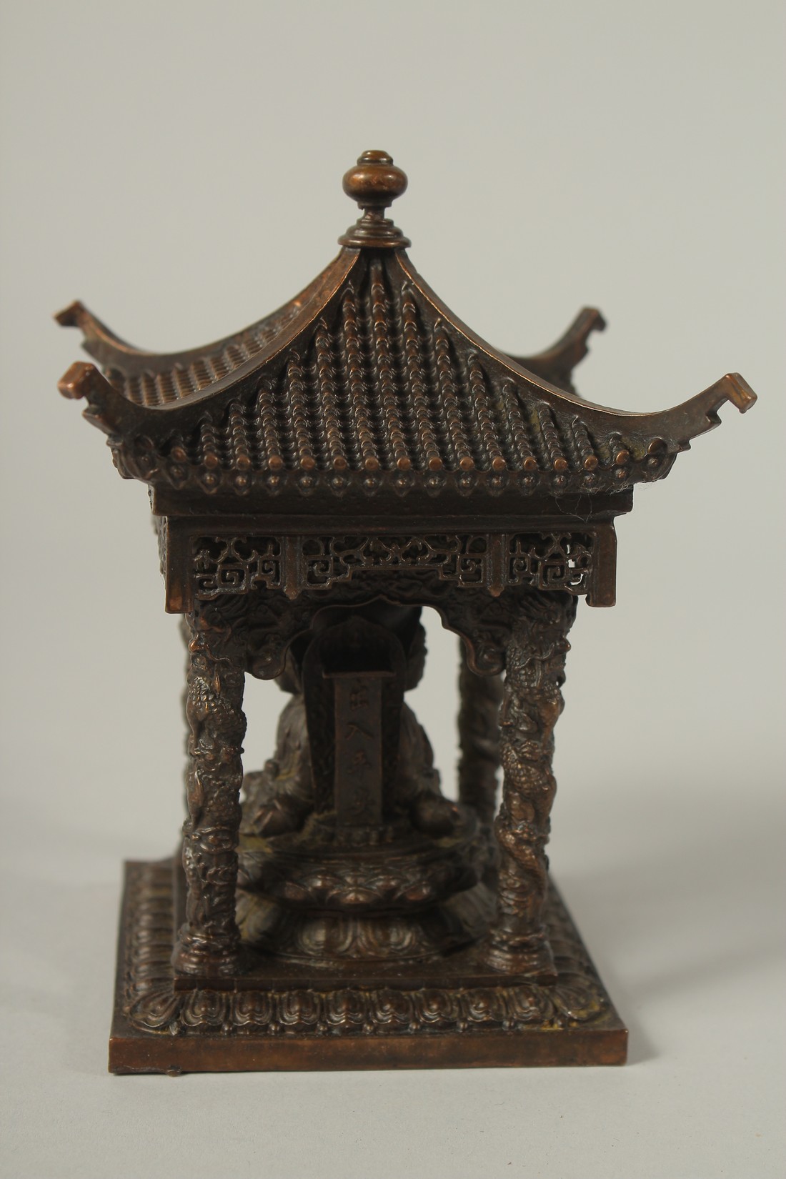 A SMALL BRONZE CHINESE TEMPLE. 14cms high. - Image 4 of 4