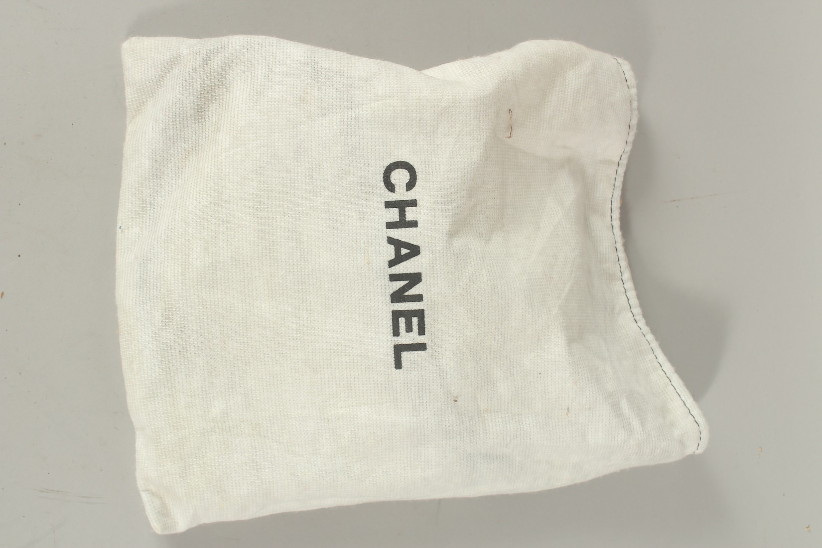 A CHANEL WHITE LEATHER BAG with black CC and handle, with dust cover. 22cms long x 15cms deep. - Image 6 of 6