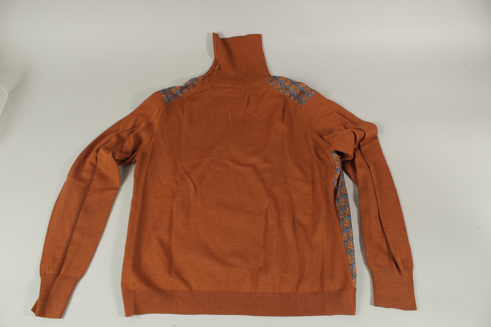 A HERMES TAN AND BLUE, SILK AND WOOL, POLO NECK LONG SLEEVED SWEATER. - Image 3 of 4