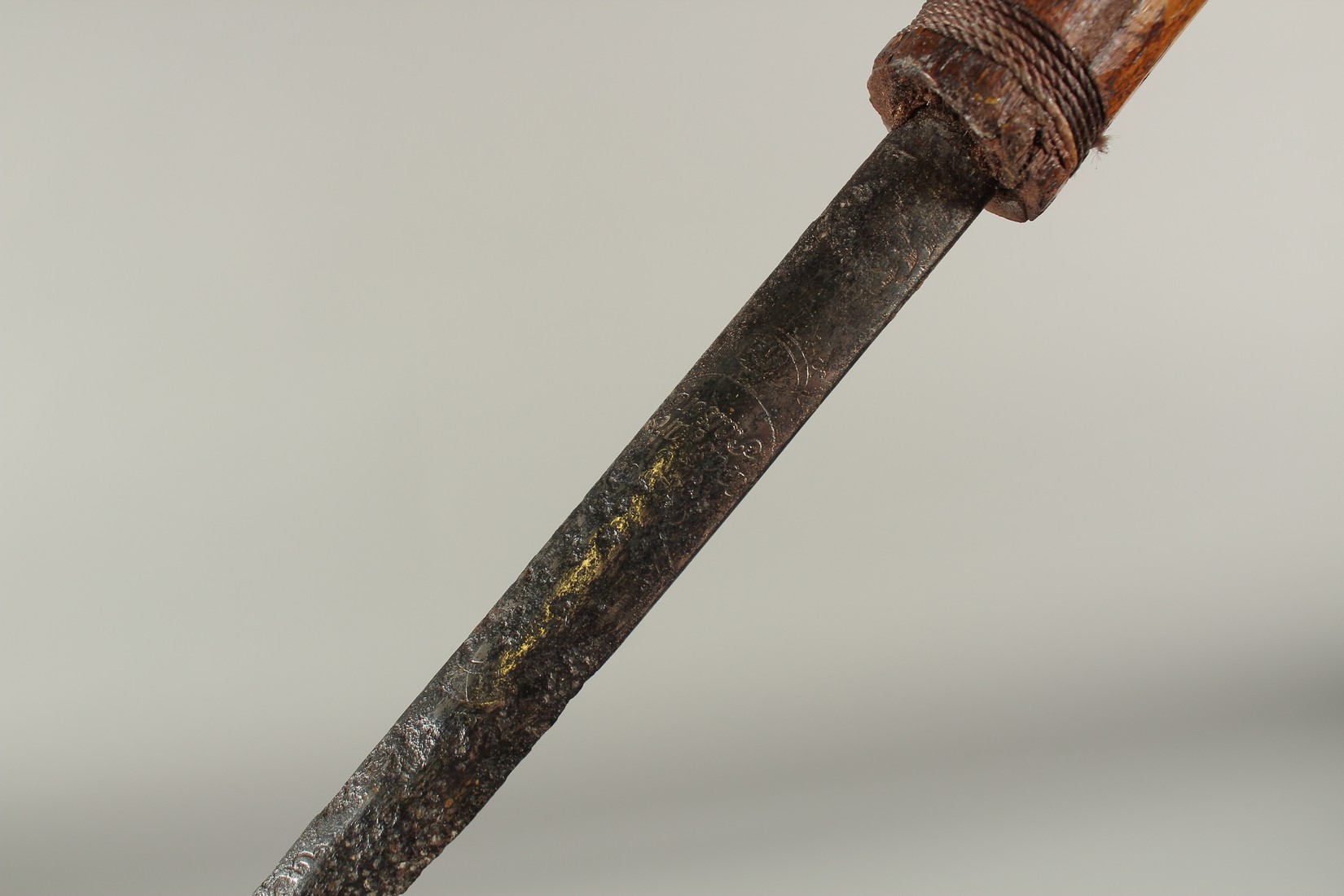 AN EARLY WOODEN CASED SWORD STICK with engraved blade. 3ft long. - Image 4 of 6