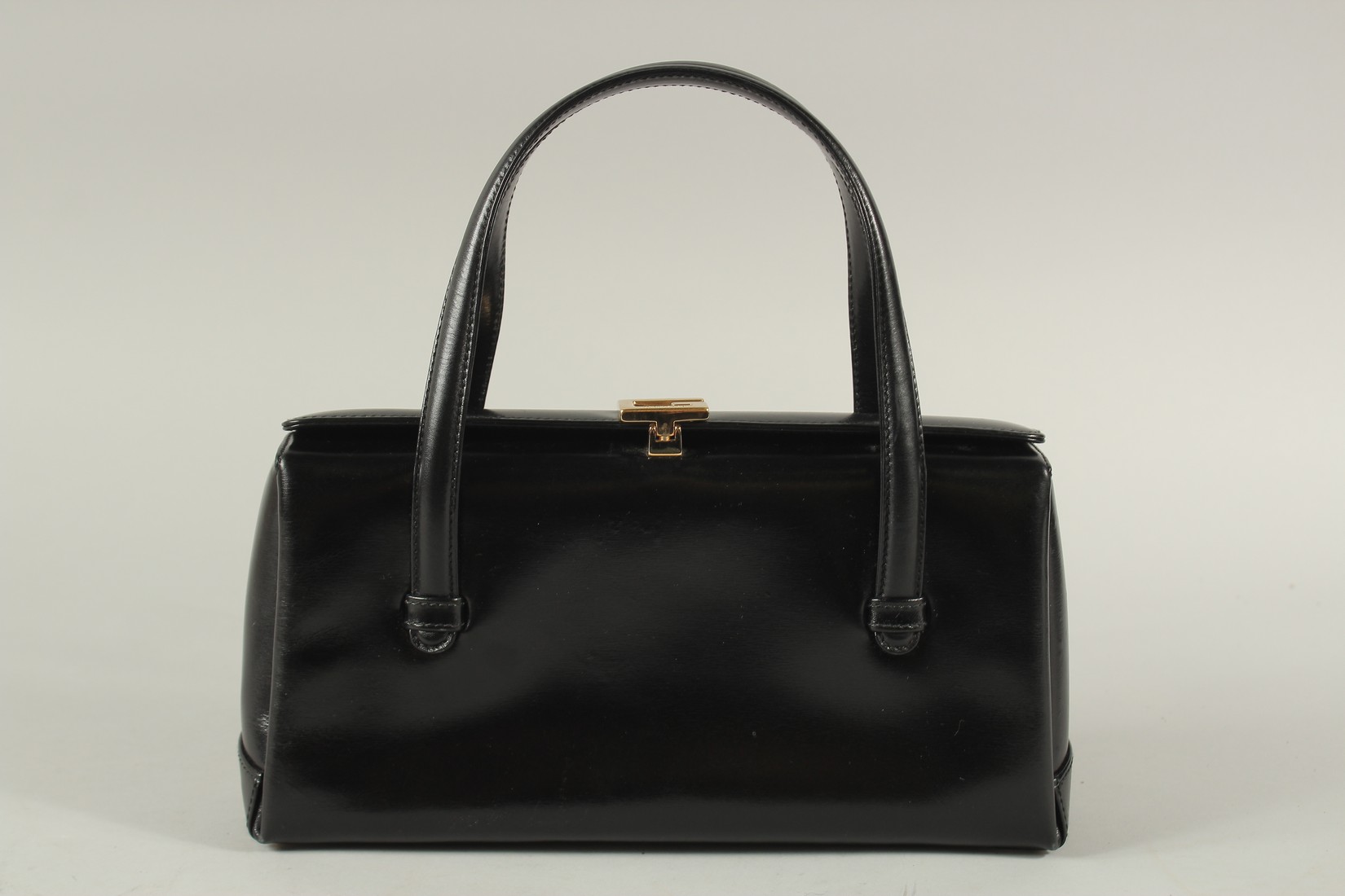 A GUCCI BLACK LEATHER BAG. 27cms long x 17cms deep.