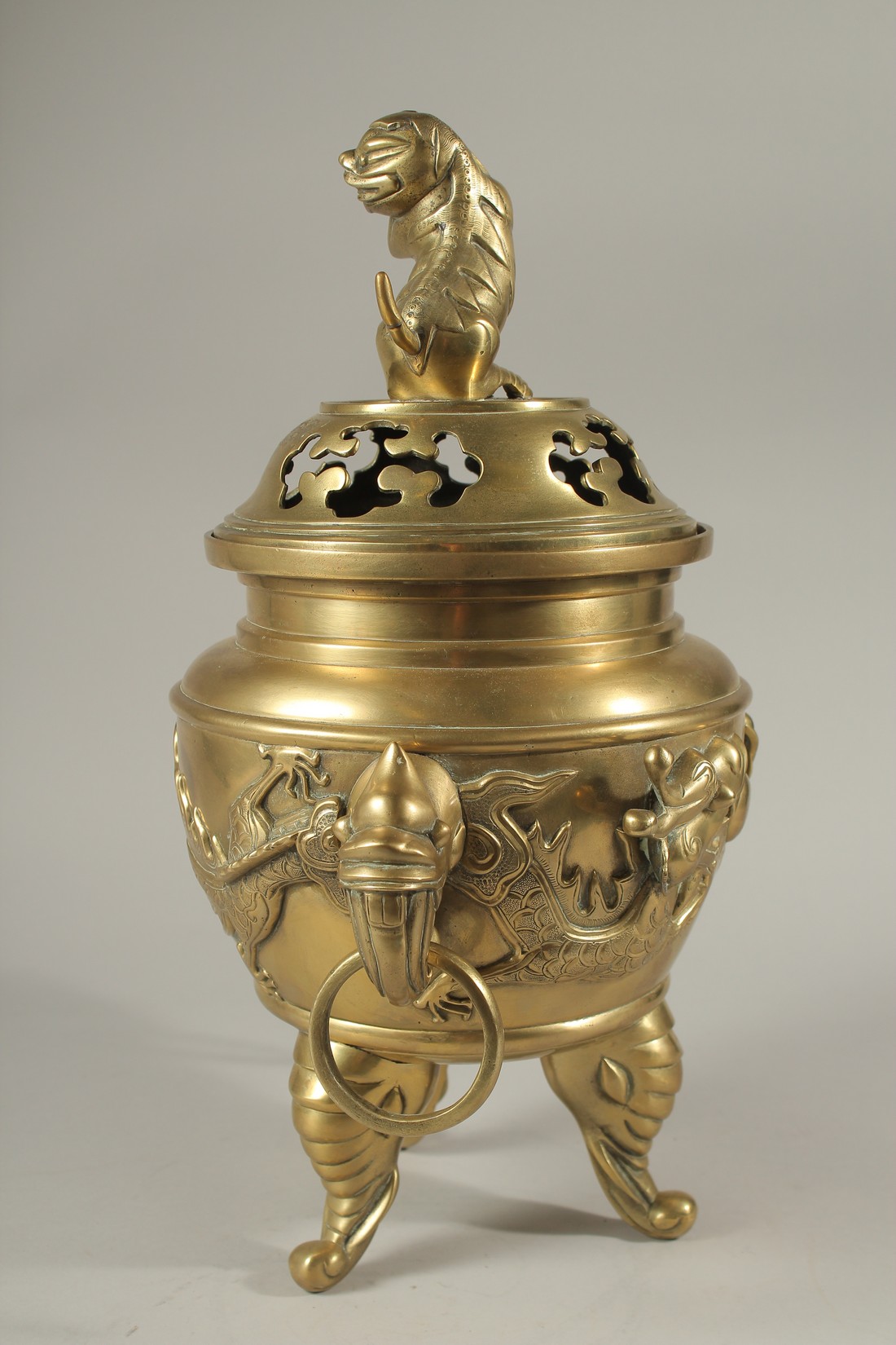A LARGE CHINESE BRONZE TWO HANDLED CENSER AND COVER with dog of fo finial. 42cms high. - Image 5 of 5