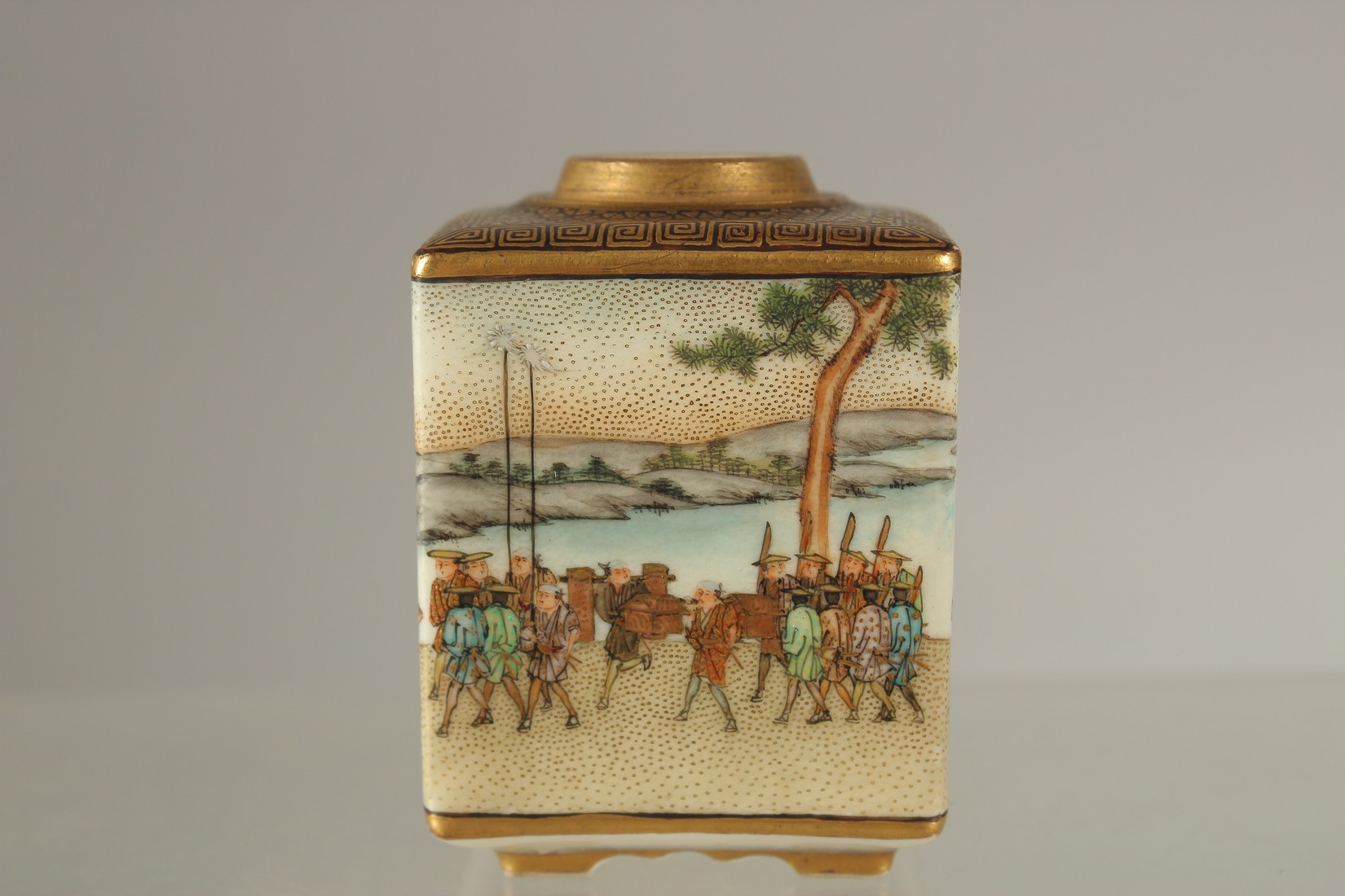 A FINE JAPANESE MEIJI PERIOD SATSUMA SQUARE-FORM MINIATURE VASE, delicately painted with a - Image 5 of 7