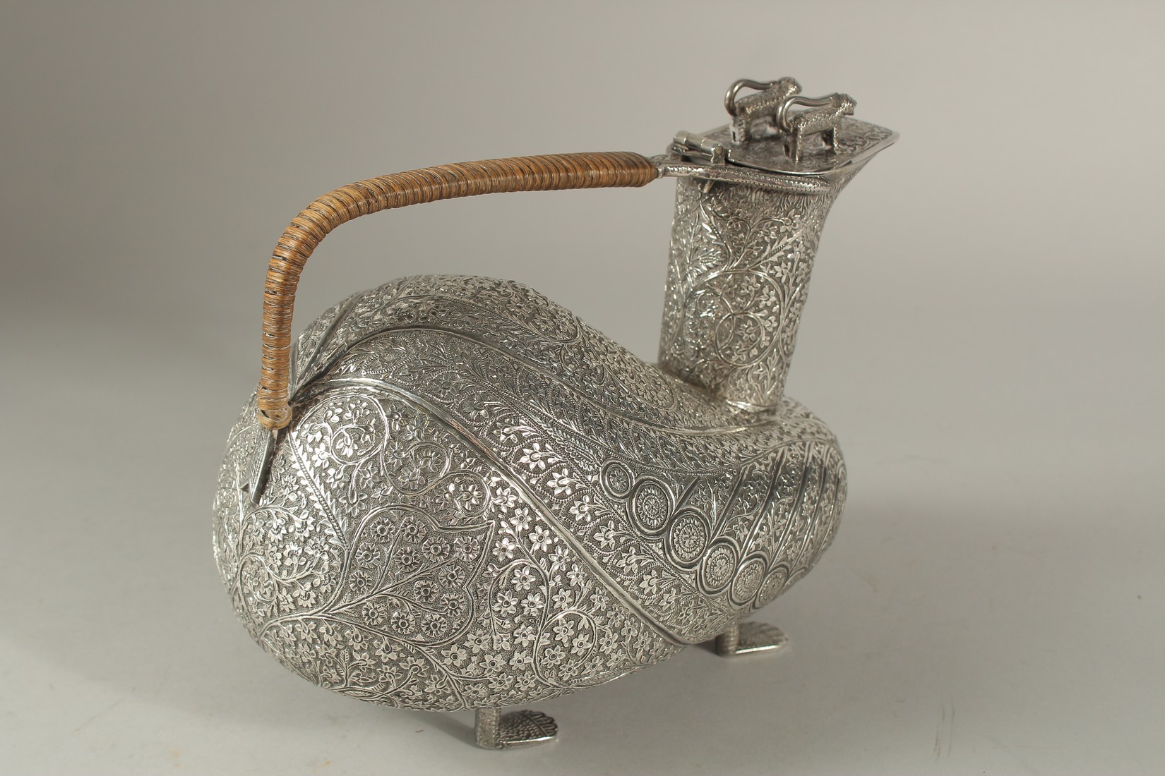 A VERY FINE AND UNUSUAL INDIAN KASHMIR ENGRAVED SILVER VESSEL, intricately chased with finely - Image 3 of 10