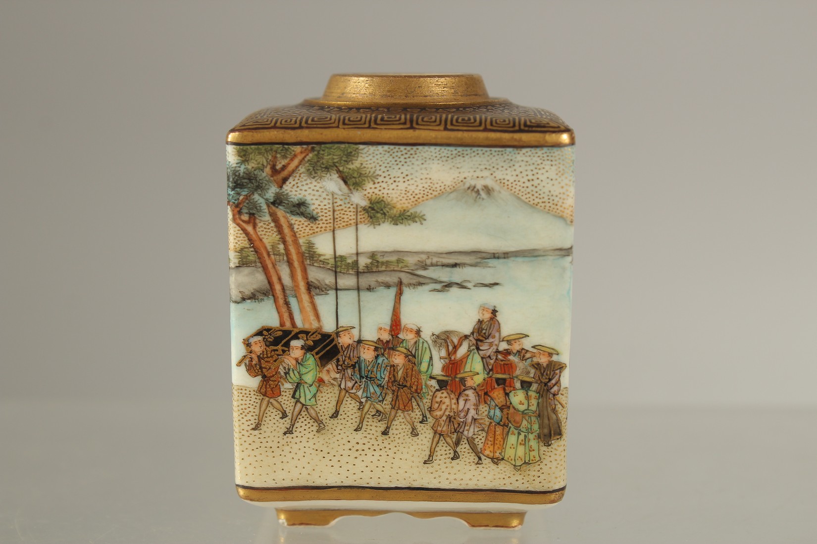 A FINE JAPANESE MEIJI PERIOD SATSUMA SQUARE-FORM MINIATURE VASE, delicately painted with a - Image 3 of 7