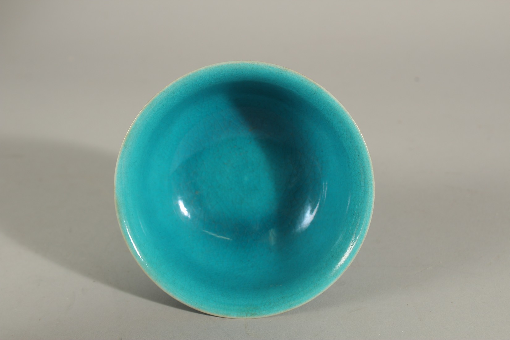 A CHINESE TURQUOISE GLAZE PORCELAIN STEM CUP, inner foot rim with character mark, 10cm diameter, 9cm - Image 5 of 6