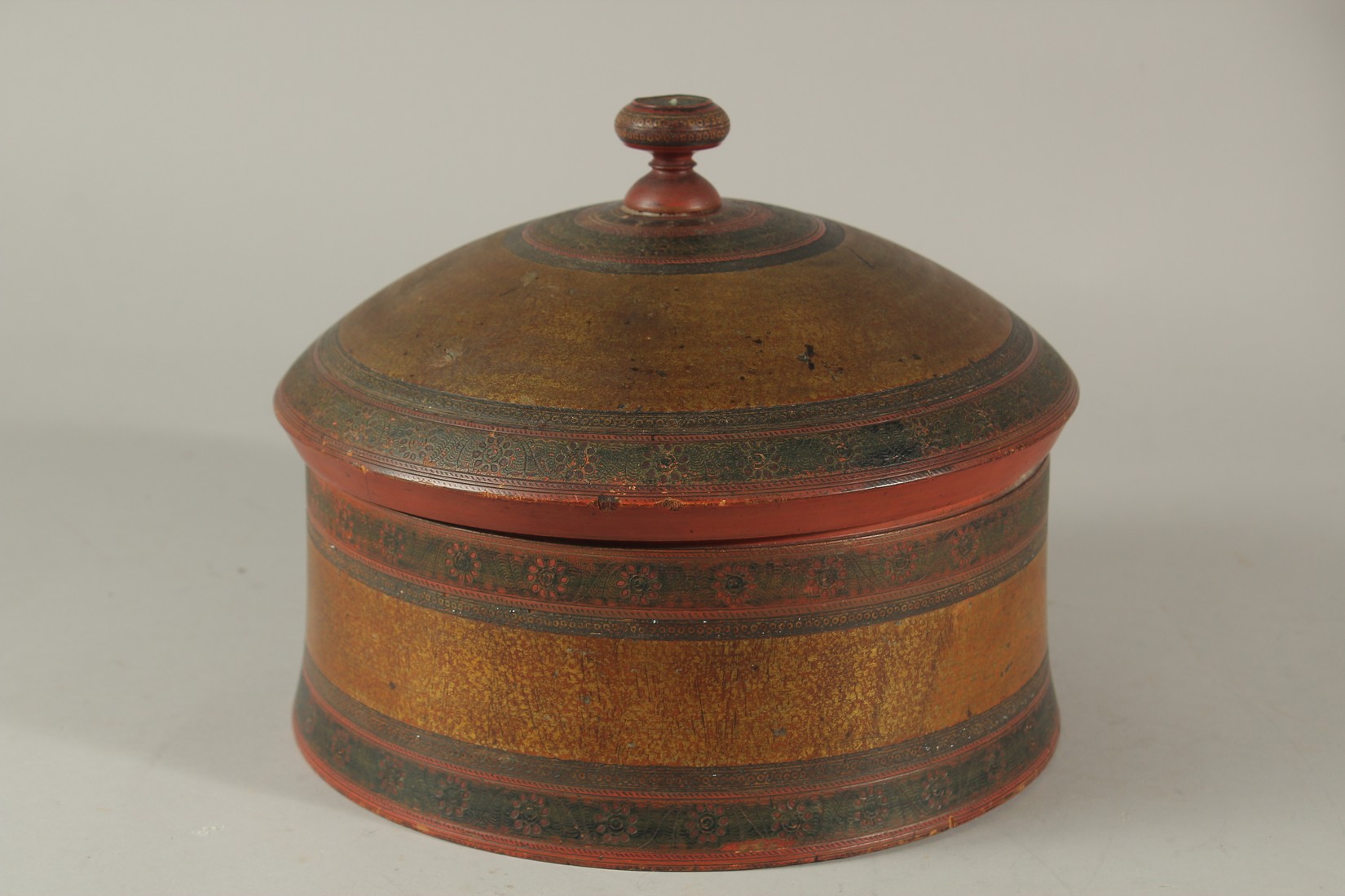 A LARGE 19TH CENTURY INDIAN LACQUERED WOODEN TURBAN BOX, 23.5cm diameter. - Image 2 of 6