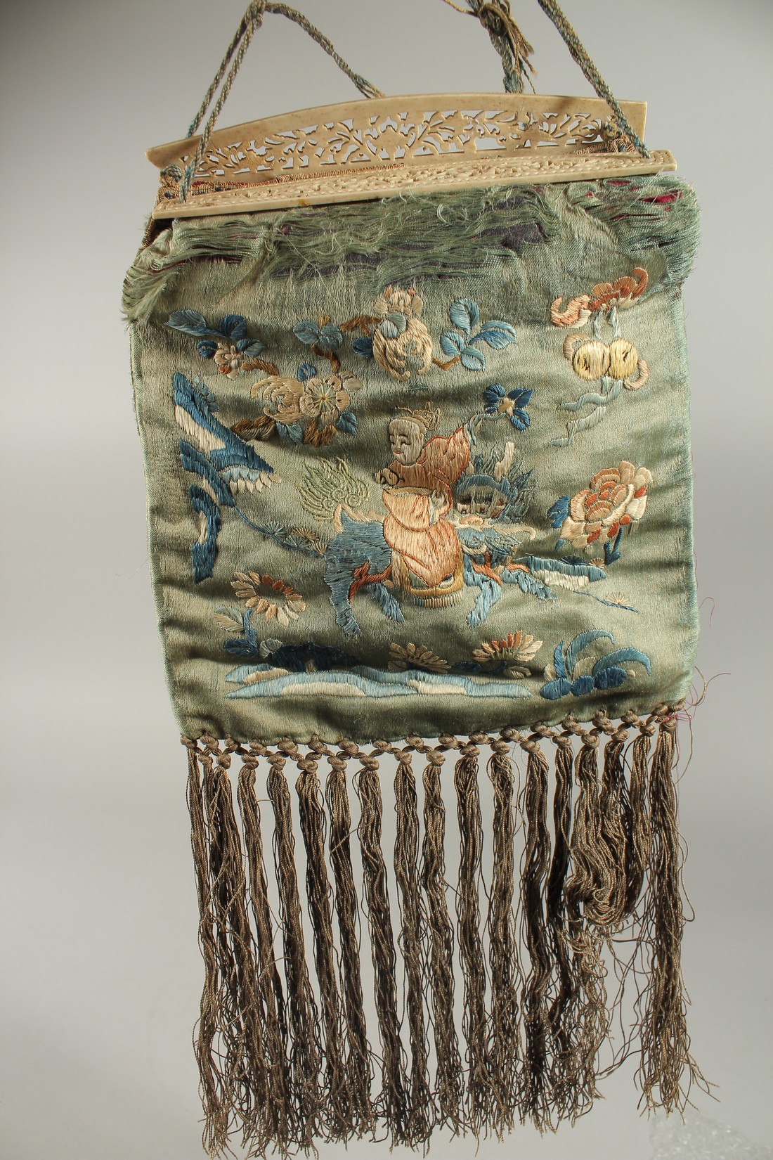 A CHINESE EMBROIDERED SILK PURSE WITH PIERCED BONE HANDLES. - Image 2 of 4