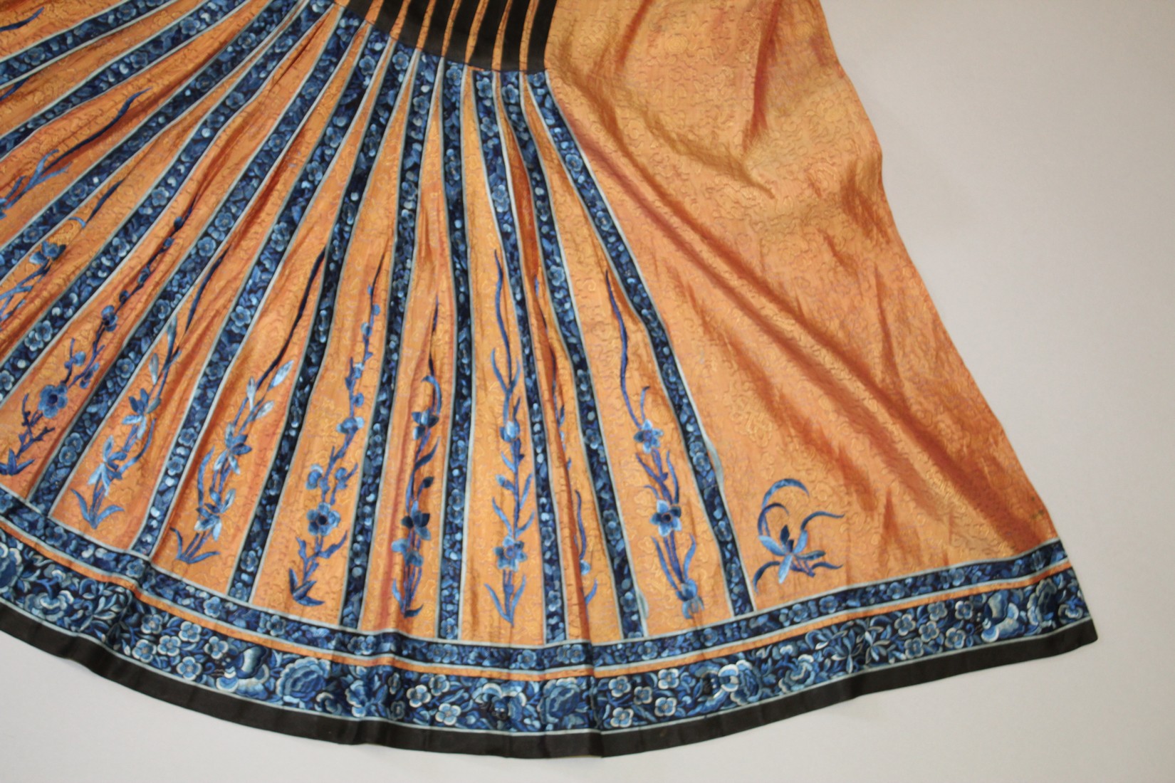 A CHINESE FINELY EMBROIDERED SILK SKIRT, with butterflies and flowers in blue thread. - Image 6 of 10