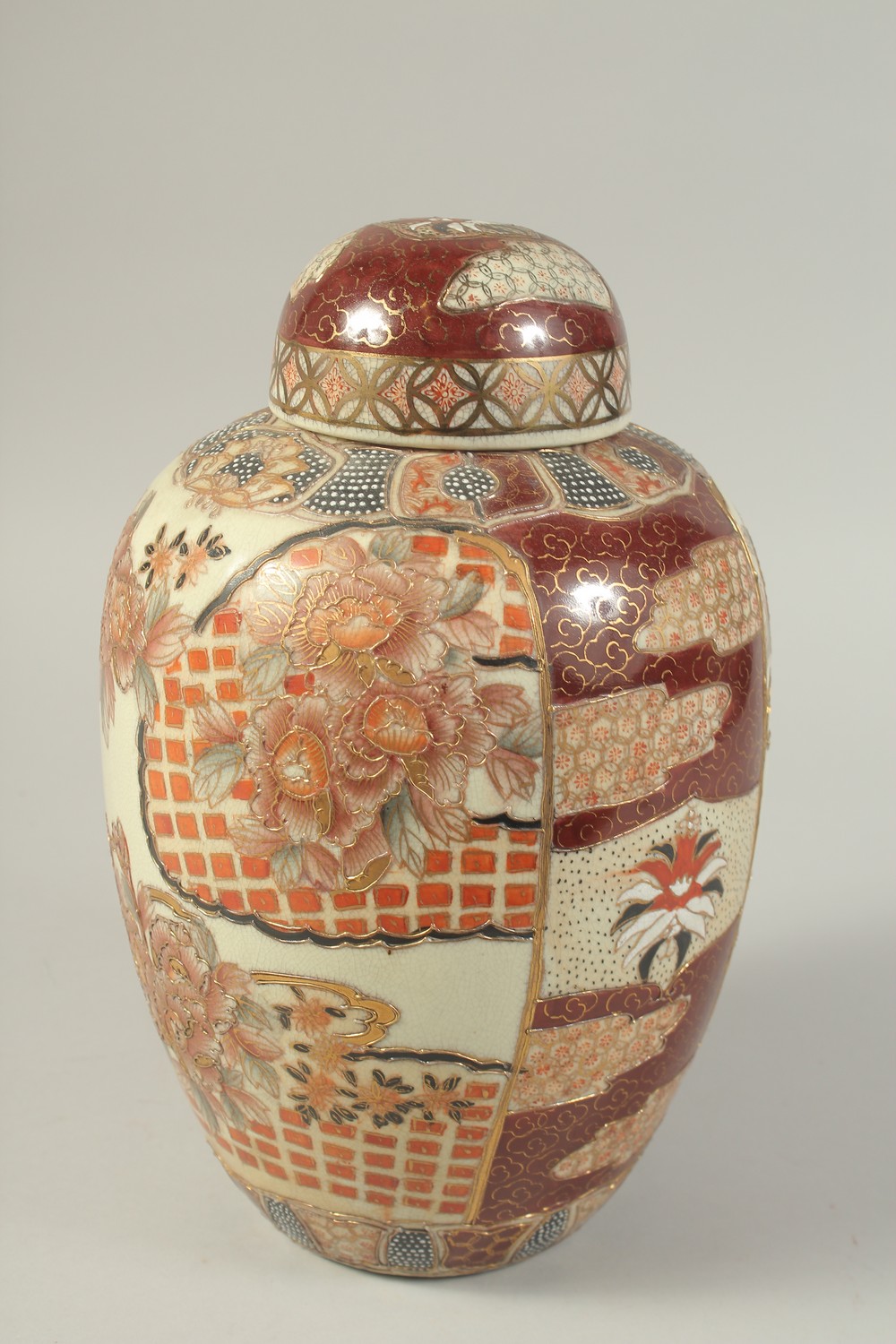 A JAPANESE SATSUMA-TYPE PORCELAIN JAR AND COVER, decorated with flora and gilded highlights, 31cm - Image 4 of 7