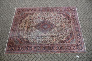 A VERY LARGE AND FINE EARLY 20TH CENTURY PERSIAN KASHAN CARPET.