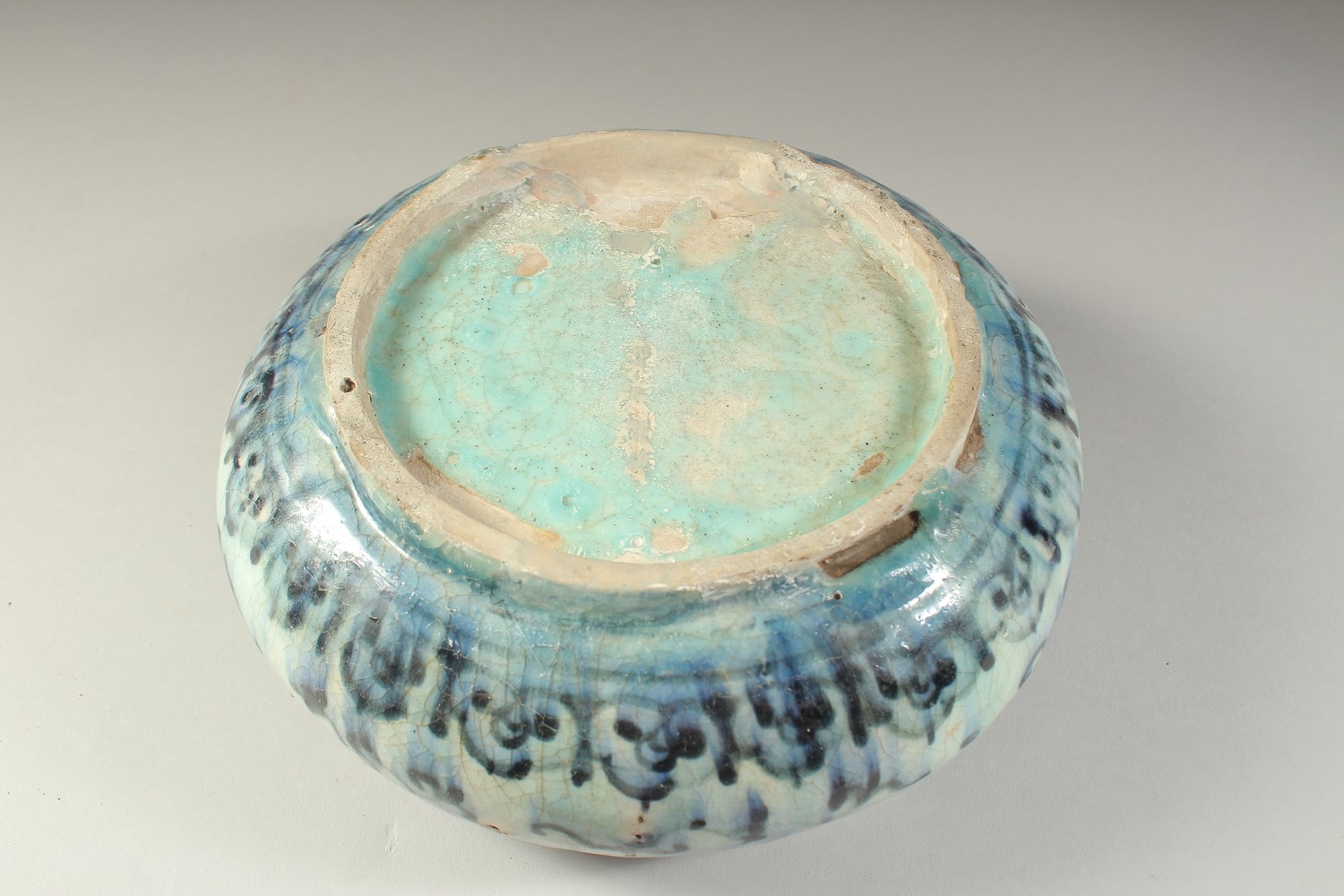 A FINE 16TH-17TH PERSIAN SAFAVID GLAZED POTTERY SECTIONAL BOWL, 22cm diameter. - Image 4 of 4