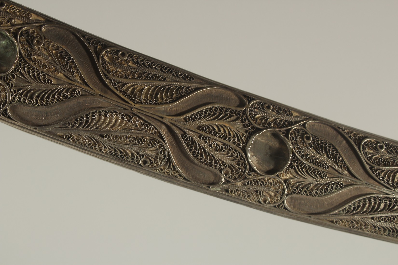 A LARGE AND HEAVY OTTOMAN BALL AND WHITE METAL SWORD'S HILT AND SCABBARD, hilt 19cm long, scabbard - Image 12 of 15