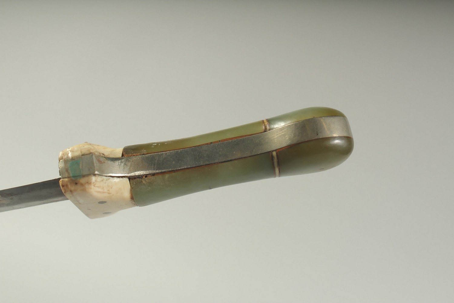 A FINE AND LARGE INDIAN JADE AND BONE HILTED DAGGER, with watered steel blade, 40cm long. - Image 5 of 6