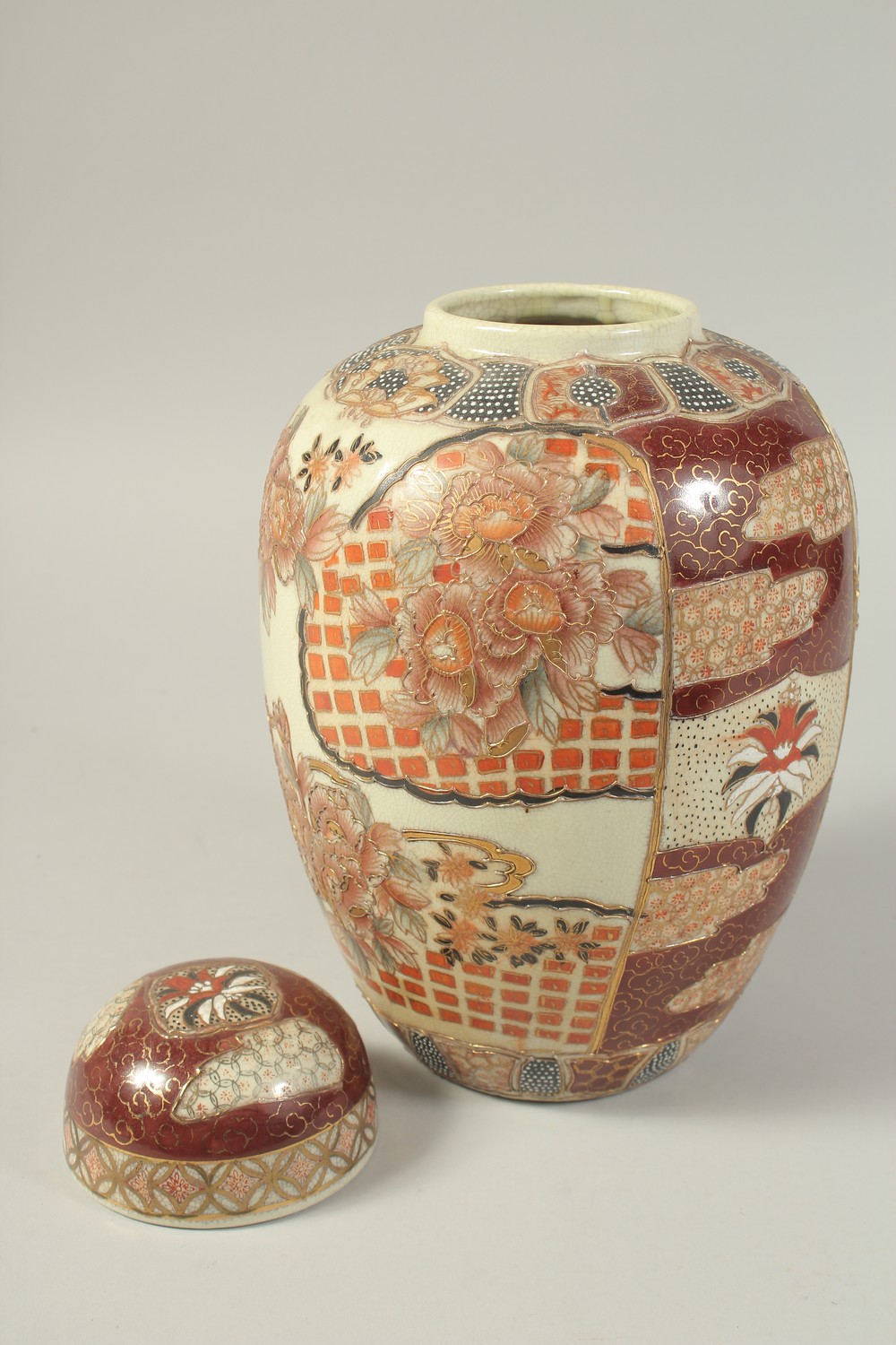 A JAPANESE SATSUMA-TYPE PORCELAIN JAR AND COVER, decorated with flora and gilded highlights, 31cm - Image 5 of 7