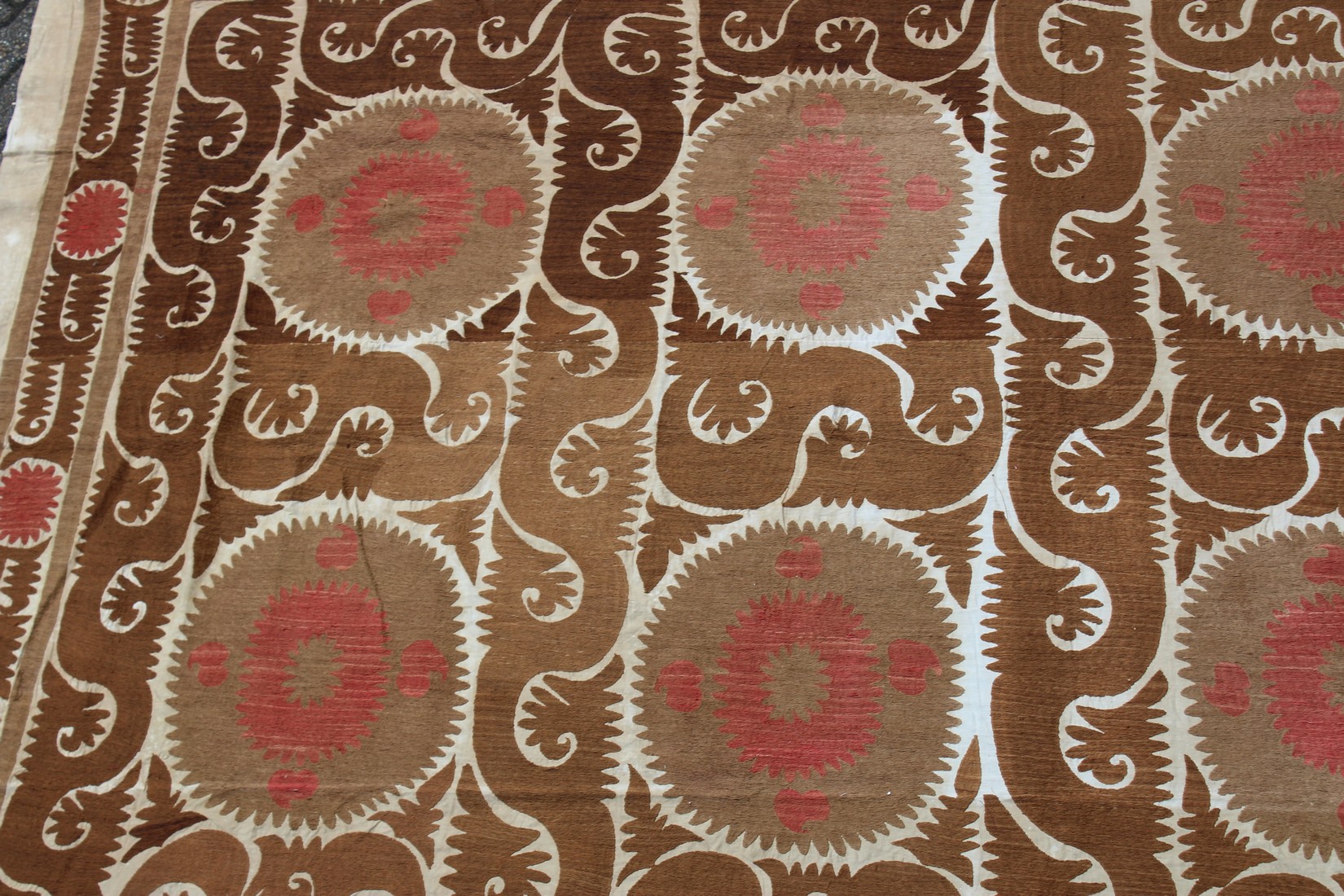 A VERY LARGE 20TH CENTURY SAMARKAND UZBEKISTAN WEDDING SUZANI TEXTILE, in light browns and reds on - Image 3 of 8